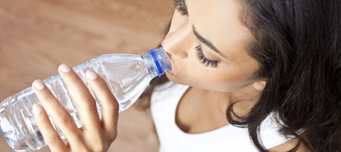 Nutrientul „uitat” care ar putea ajuta la reducerea riscului de cancer. Dietetician specializat în oncologie: „Diluează concentrația potențialilor carcinogeni din urină”