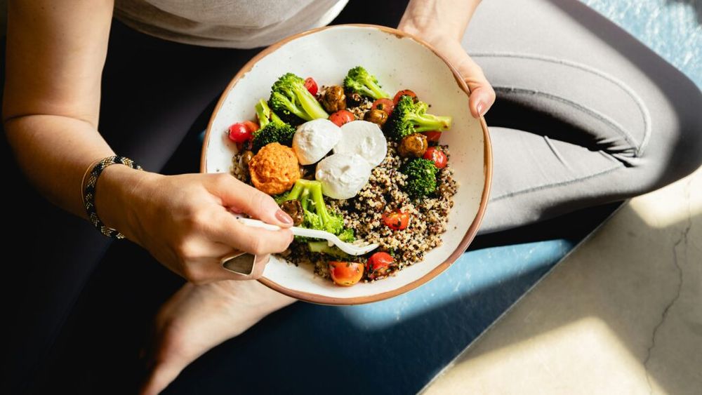 Trei alimente recomandate femeilor după vârsta de 40 de ani: nutrienții care ajută la menținerea metabolismului și a masei musculare