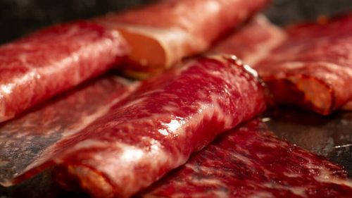 O mică firmă de familie din Cantabria, Spania produce cea mai scumpă cecina (jamon de vacă) din lume, cu carne de Kobe