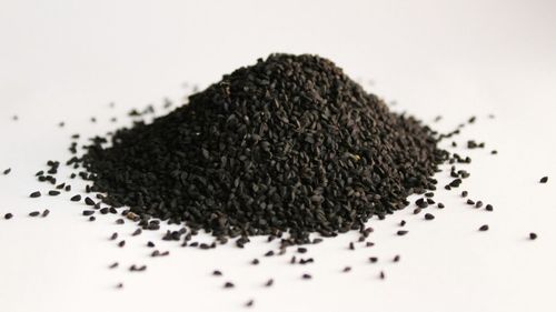 De la înghețată de susan negru la latte-uri negre intense și produse de patiserie/ Semințele, cândva de nișă, au ajuns în meniurile din întreaga lume