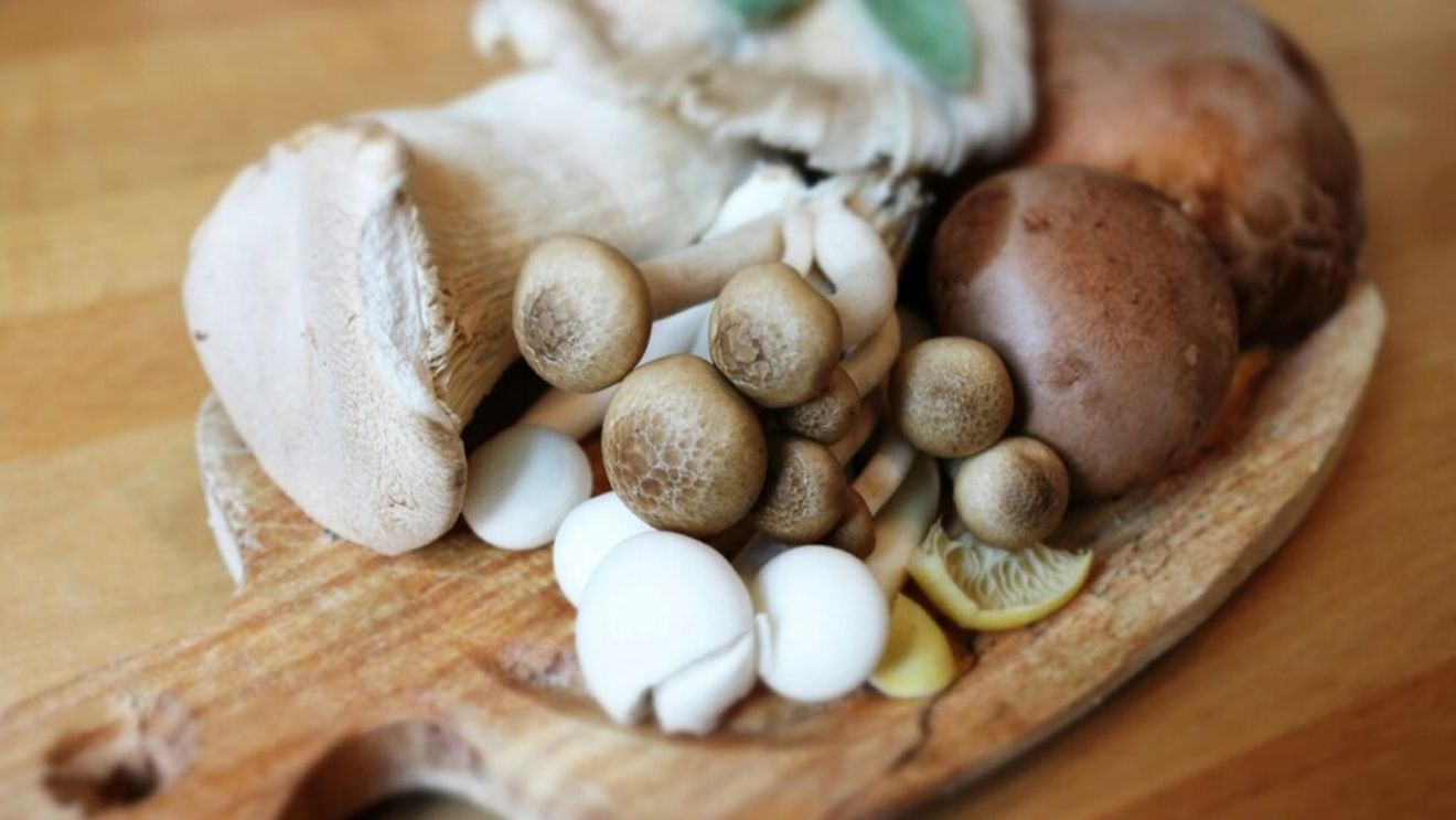 Persoanele care mănâncă două ciuperci pe zi ar putea fi ferite de cancer / Bogate în vitamine și minerale, ciupercile sunt bune pentru intestin și pot menține sănătatea creierului