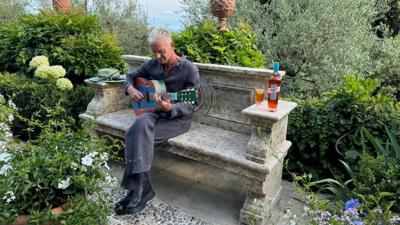 Vila Il Palagio și proprietatea din Toscana unde Sting și soția sa produc ulei de măsline, vin, miere, ouă și conserve din producție proprie de legume și fructe. Și la casa din UK au găini și grădină de legume