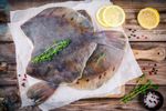 Un pește uitat ar putea deveni următorul fenomen culinar / „Flat is Back”, campania care vrea să-l transforme într-un nou trend / 10 chefi au primit misiunea de a reinventa flounderul