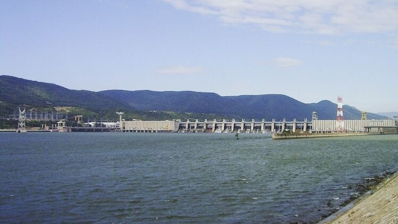 Sute de pești morți în ultimele zile, în lacul de acumulare al barajului de la Porțile de Fier 1