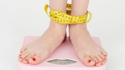 6 mituri despre slăbit în care nutriționiștii te sfătuiesc să NU mai crezi/Specialiștii explică de ce nu trebuie să elimini carbohidrații, să nu ții diete drastice și să nu mai numeri, obsesiv, caloriile