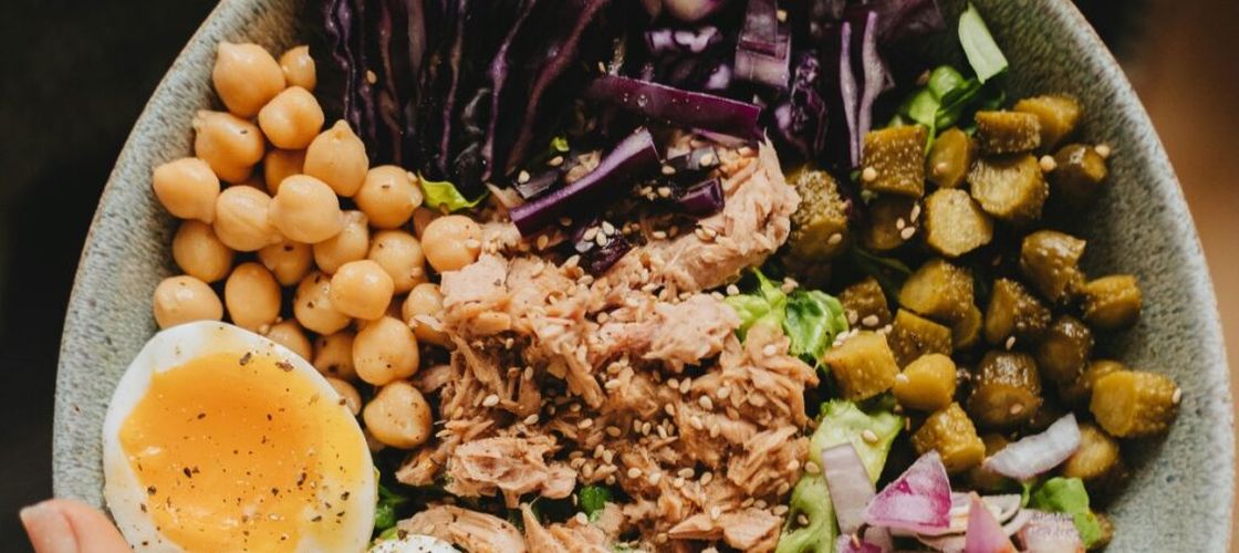 De ce sunt proteinele cel mai bun aliat în slăbit și cum să le consumi corect, fie ele de origine vegetală sau animală