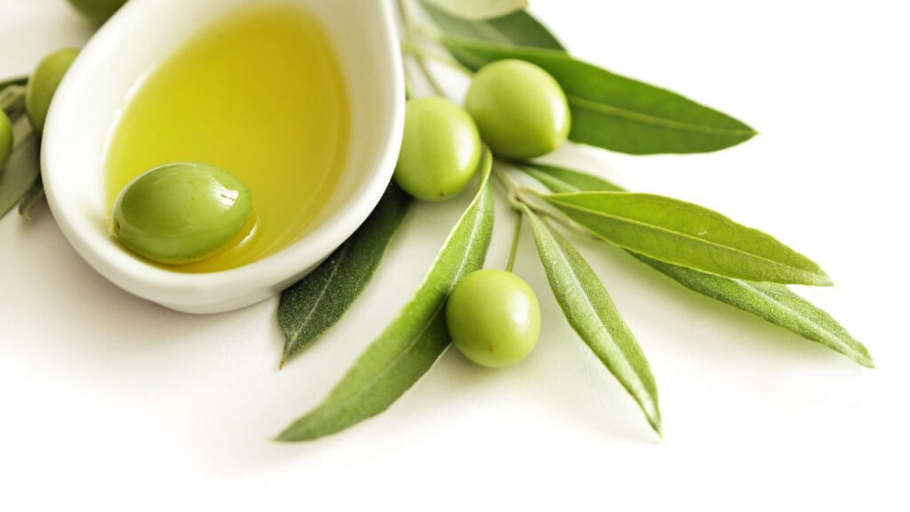 Trei lucruri surprinzătoare pe care ar trebui să le cureți cu ulei de măsline / De la electrocasnice de inox și până la lemn, sunt multe obiecte ce pot fi curățate astfel