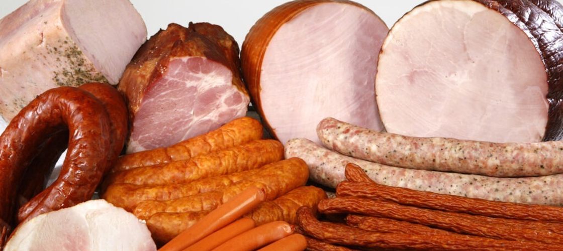 Sunt produsele procesate din carne la fel de periculoase ca fumatul? Mituri și adevăruri