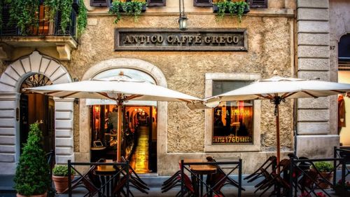 Disputa din inima Romei: celebrul Antico Caffè Greco, amenințat de extinderea unui mall modern / Localnicii, artiștii și apărătorii patrimoniului s-au mobilizat pentru a proteja cafeneaua