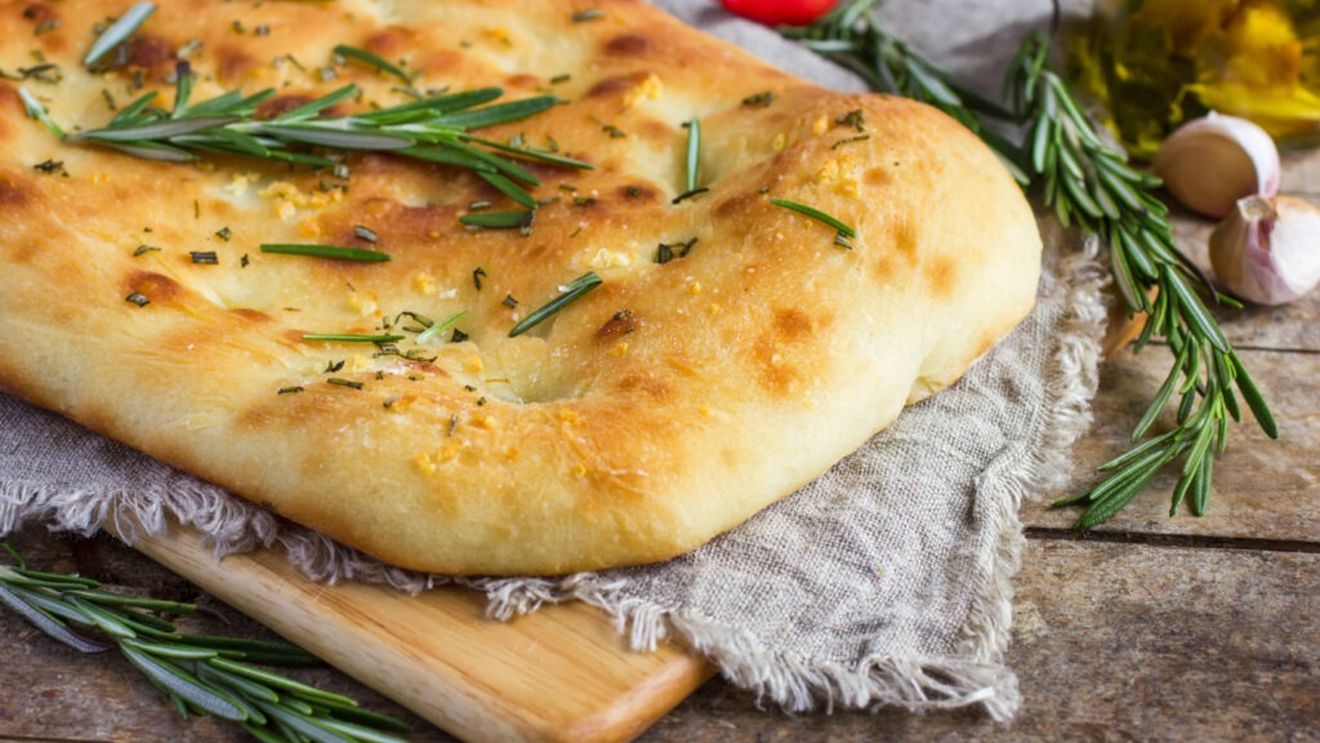 VIDEO | ABC în bucătărie: Focaccia și pâinea: o comparație esențială / Diferențele dintre cele două aluaturi, de la ingrediente la coacere