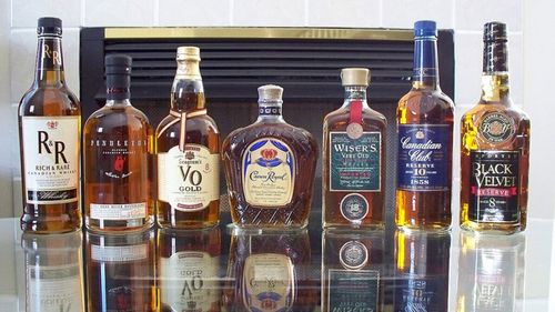 Donald Trump blochează importurile de whisky din Canada, după ce canadienii au început să boicoteze produsele americane