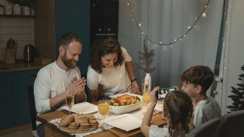 De ce oamenii caută plăcerea în mănâncare/ Savurarea alimentelor susține digestia și poate ajuta la depășirea tulburărilor de alimentație