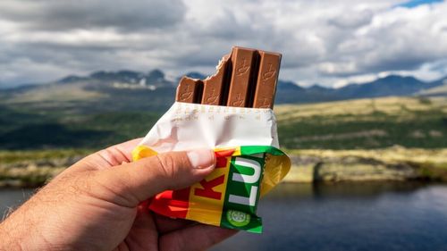 Ciocolata fără de care norvegienii nu pleacă în drumeție / Povestea Kvikk Lunsj, devenită simbol norvegian