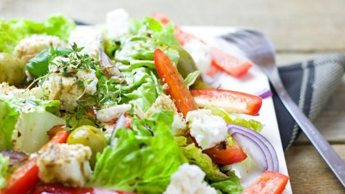 Expert în longevitate: Dacă vrei să trăiești mai mult, găteste acasă/ Nici mesele frecvente la restaurant nu sunt recomandate