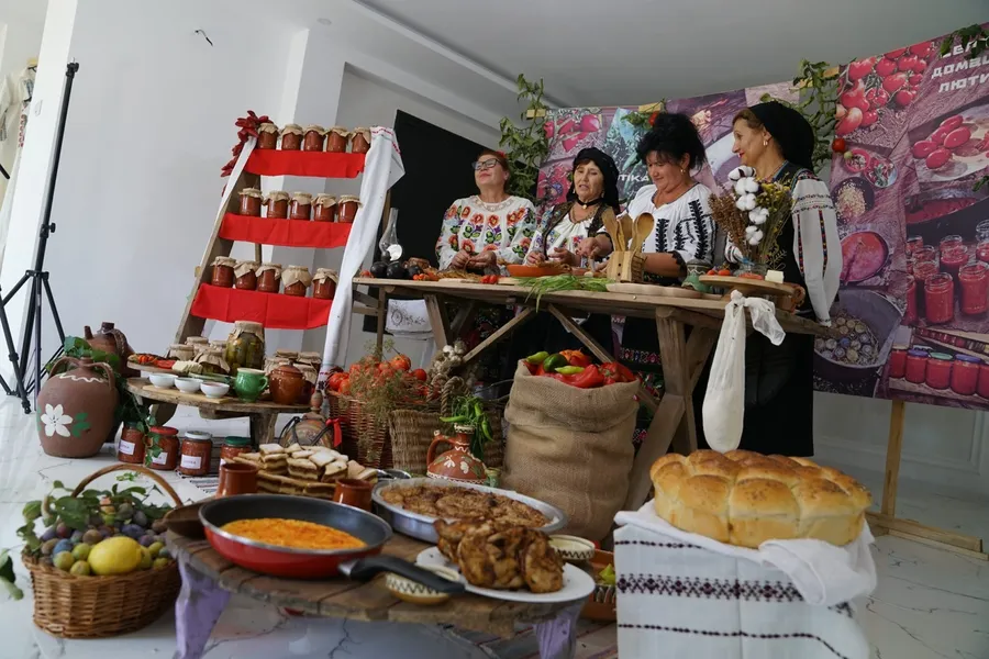 liutika, tomate, izvoarele, rosii