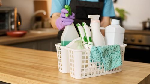 Cum faci curățenie dacă ai alergie la detergenți sau praf