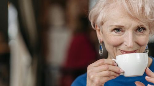 Vrei să ajungi la o vârstă înaintată cu o minte ageră și un corp sănătos?/ O parte din răspuns s-ar putea afla în ceașca ta de cafea, conform unei cercetări recente