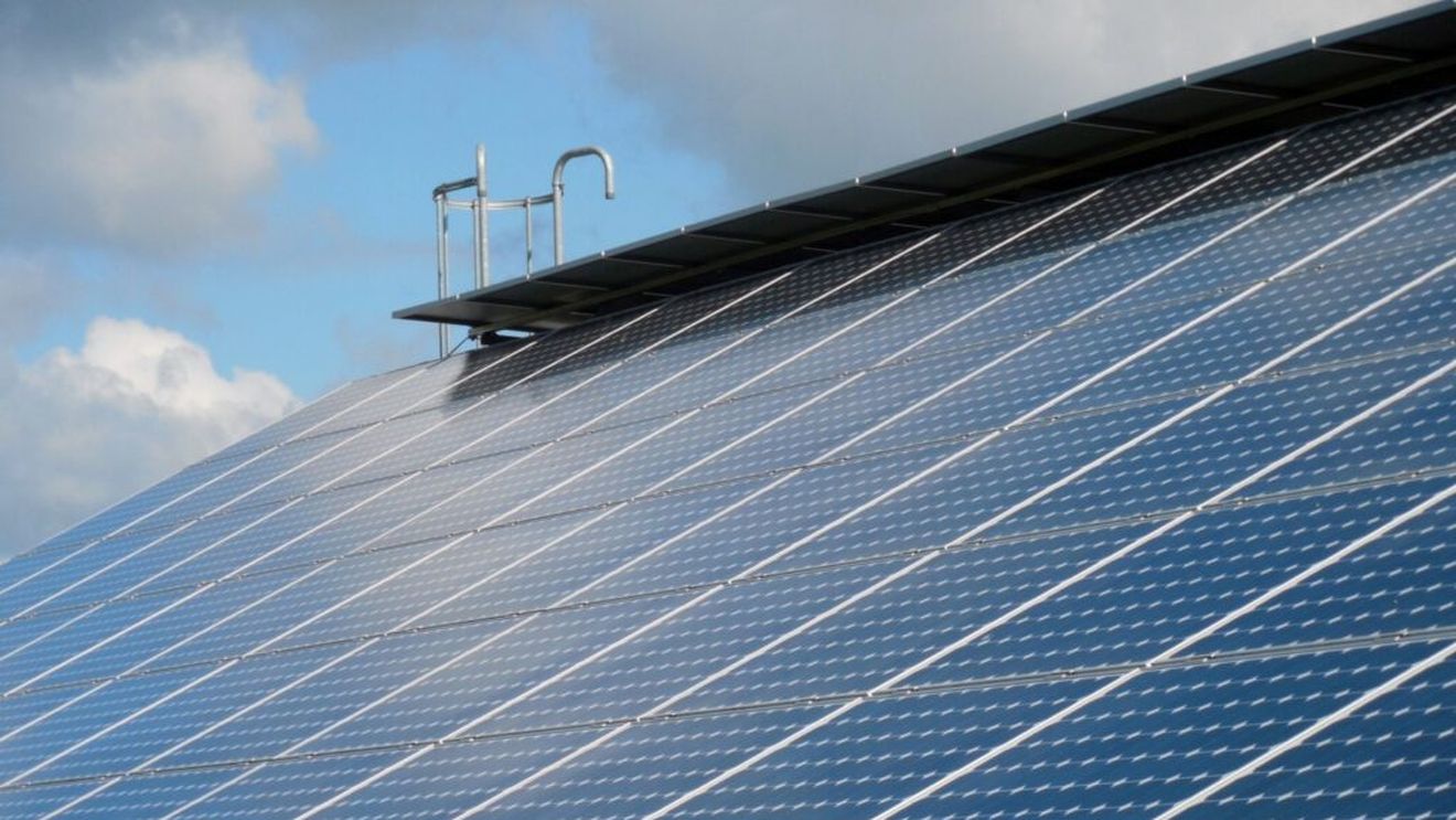 SanoVita a investit 250.000 de euro în panouri fotovoltaice pentru a acoperi 88% din consumul de energie anual al celor două unități din Râmnicu Vâlcea