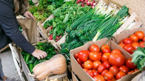 Vaslui: Peste 150 de producători participă la Târgul de Toamnă, în perioada 27 - 29 septembrie / Vor fi expuse şi comercializate fructe şi legume de sezon, miere de albine, preparate din carne, brânzeturi şi conserve