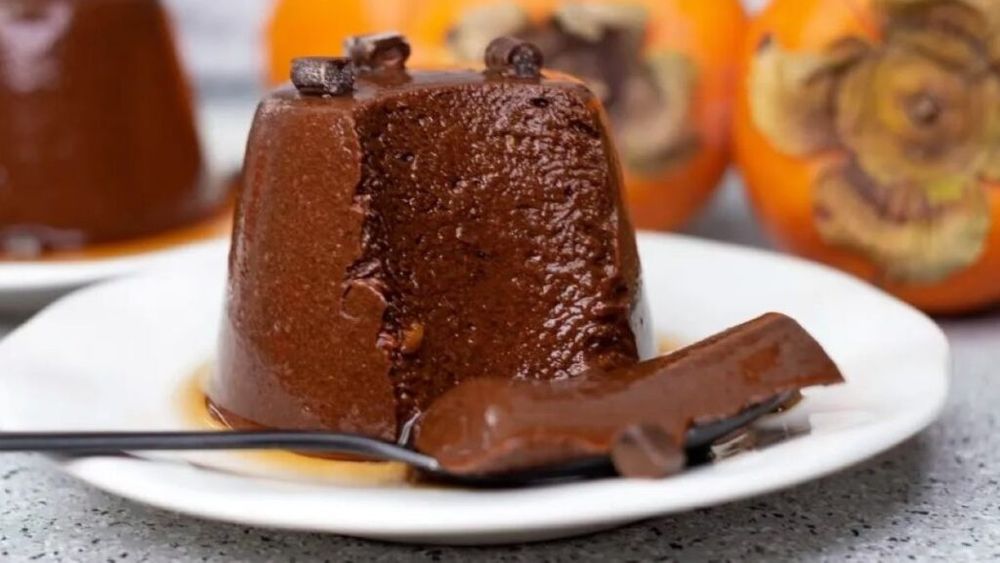 VIDEO I Kaki sunt fructele rafinate ale toamnei, delicioase și fără cusur. Dar știi că poți adăuga peste miezul lor doar cacao și prepara un desert delicat și dietetic, fără zahăr și fără coacere?