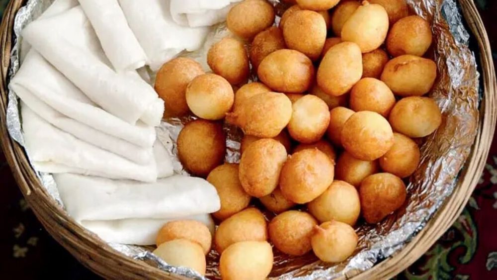 Romano-Catolicii din India pun pe masă, de Paște, un fel de pâinișoare dulci de formă sferică, numite Fugias