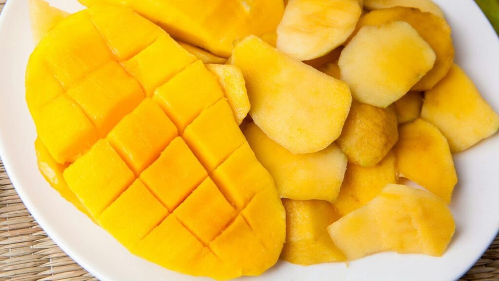 Ce beneficii pentru sănătate are fructul de mango/ Trei rețete simple de desert fără zahăr, cu mango
