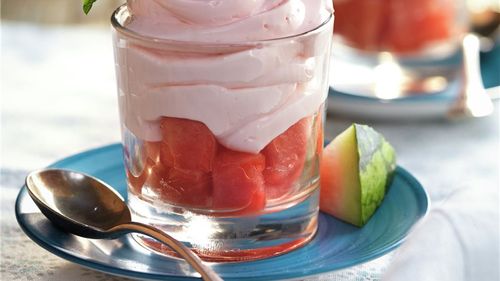 Desert lejer de duminică, răcoritor și hidratant. Mousse de pepene verde