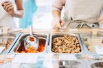 VIDEO | Probleme la cantina UMF Iași, la început de an universitar. Studenții spun că rămân fără mâncare
