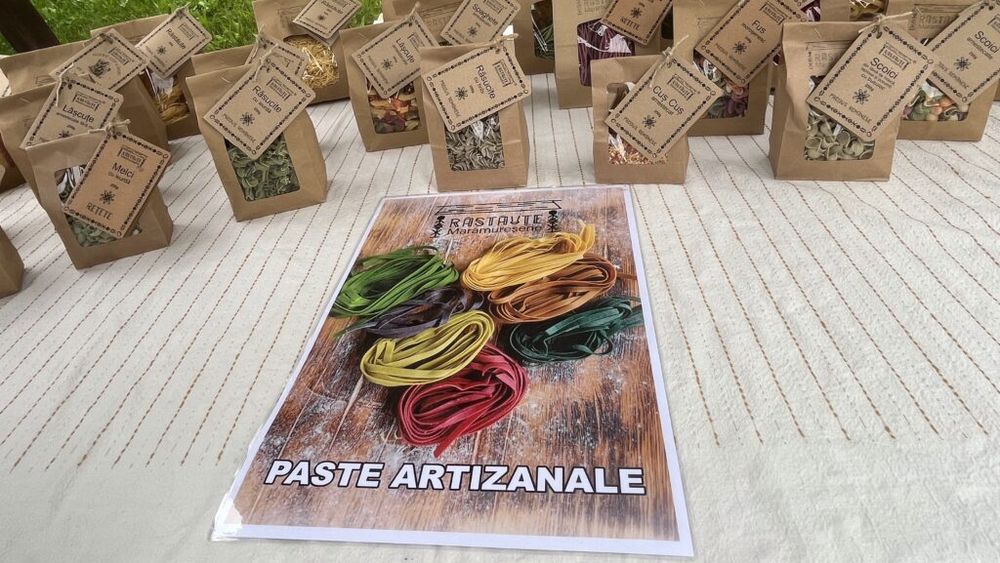 VIDEO | Festivalul Răstăuțelor din Baia Mare / Tradiții maramureșene reinterpretate, arome locale și bucuria gătitului împreună: „Este păcat să se piardă această tradiție”