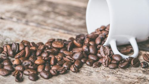 Motivul mascat pentru care cofeina este atât de greu de găsit pe etichetele nutriționale/ Un nutritionist atrage atenția că până la vârsta de 12 ani copiii nu au voie cofeină, iar până la 18, maximum 100 mg/zi