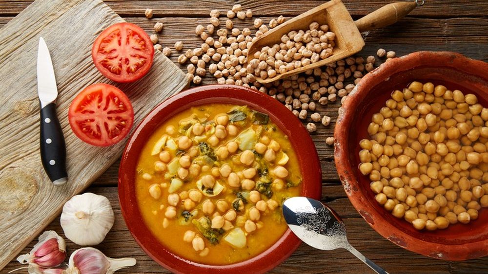 Cinci rețete de mâncare rapidă cu năut/ Cum poate fi utilizat în preparate de dulce și de post