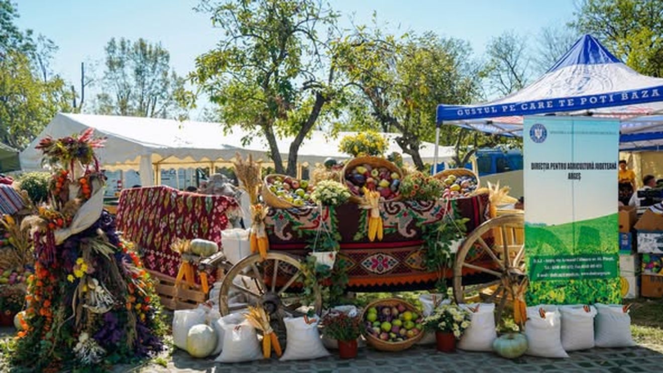 „Rod cu spor" - Târgul de meşteşuguri şi produse tradiţionale de la Muzeul Goleşti Argeș, între 3 și 5 octombrie/ Ministrul Agriculturii a cerut celor prezenți să cumpere produse românești