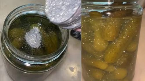 Castraveți sclipitori, ultimul trend în bucătărie / Da, sunt exact castraveți murați cu sclipici și sunt ideali pentru a-ți impresiona musafirii de Anul Nou VIDEO