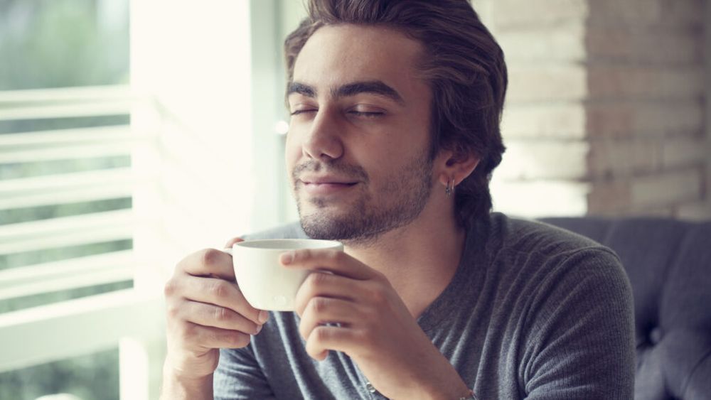 Bei 2 sau 3 cafele pe zi? Află dacă sunt „prea multe” pentru tine / Dietetician: „Important e să nu depășești cu mult 400 de miligrame de cofeină”