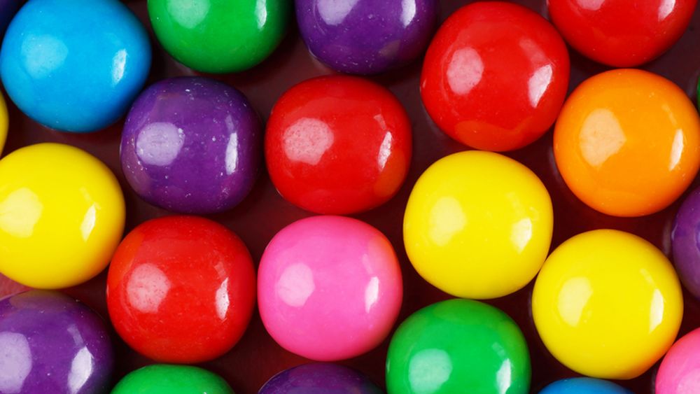 Coloranții artificiali dispar din alimente / Ce se schimbă cu adevărat și de ce specialiștii spun că nu sunt principalul pericol