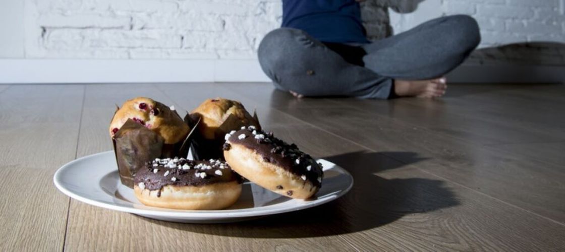 8 din 10 români spun că se gândesc frecvent la mâncare / Doar 9% cunosc fenomenul „Food Noise”, arată un studiu
