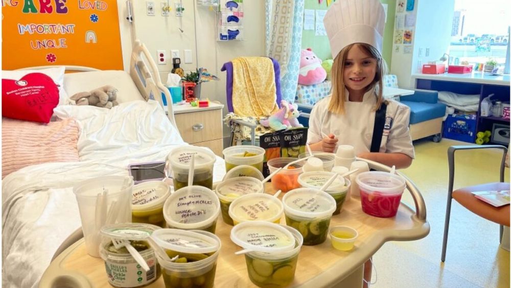 Gestul incredibil făcut de bucătarul unui spital de copii, după ce unei fetițe de 8 ani, care se pregătea pentru un transplant de inimă, i s-a făcut poftă de castraveți murați