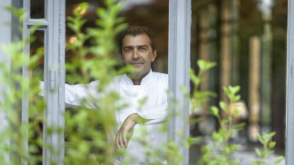 Cine este cheful francez cu 18 stele Michelin, celebru în lumea gastronomiei, dar aproape necunoscut în afara Franței / Este apreciat mai ales pentru modul în care a reinterpretat sosurile franceze clasice