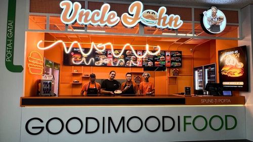 Reprezentant al unui lanț de fast food celebru în România: „Pare că în 2024 consumatorii au început să aibă o tendință mai mare de a găti acasă decât de a ieși în oraș. Prețurile au luat-o razna”