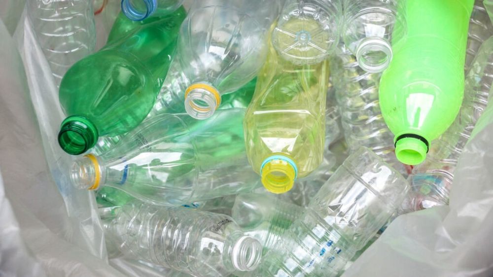 Kaufland retrage sticlele de apă de 3,001 litri, după ce o lacună în sistemul de reciclare a sticlelor a stârnit reacții negative în Polonia