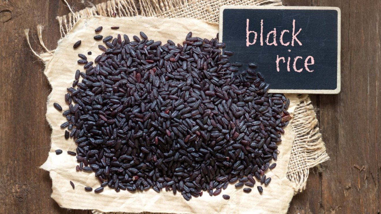 Rețetă foarte simplă cu orez negru. Preparatul este bogat în antioxidanți și nu are gluten