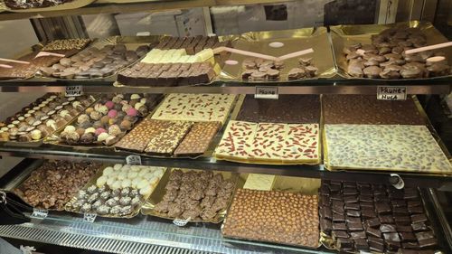 Presa bulgărească: România atrage turişti cu cel mai mare Festival al Ciocolatei / Au apărut ciocolata cu pătrunjel și pralinele de sfeclă