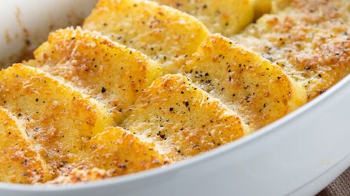 Găluștele de griș, nu doar în supă. Iată cum se pot găti găluște de griș altfel, gratinate în cuptor, cu carne sau în alte combinații