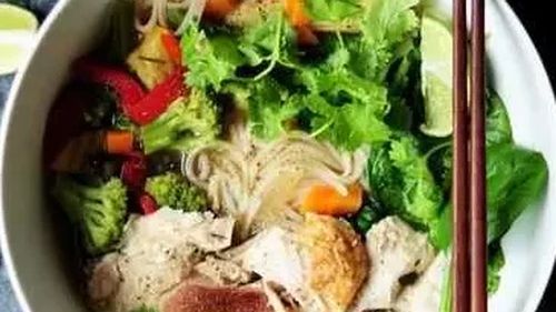 Zahărul este absent în piramida alimentară asiatică, o posibilă explicație pentru incidența scăzută a bolilor secolului. Iată care sunt diferențele față de dieta mediteraneană