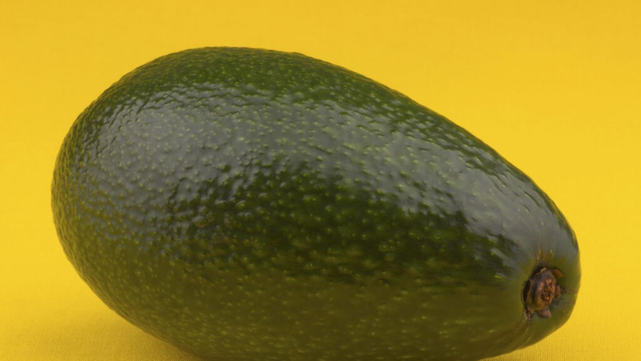 Cum alegi un avocado bun. Detaliul simplu pe care trebuie să-l verifici înainte să-l cumperi
