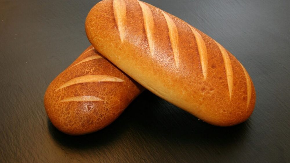 Ții pâinea în frigider? Greșit! De ce trebuie să încetezi să faci acest lucru