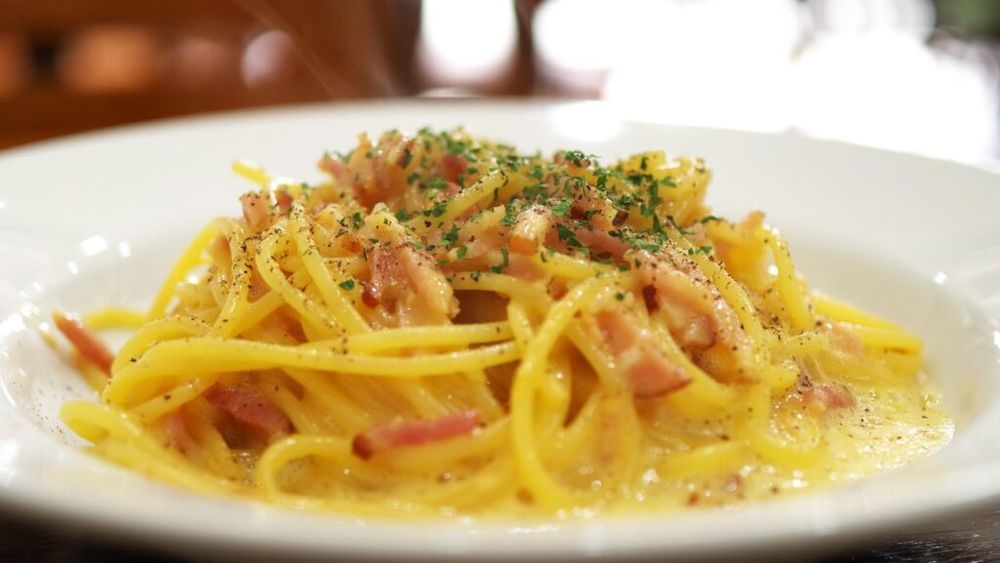 Secretul pastelor carbonara. Pe 6 aprilie se sărbătorește în toată lumea Carbonara Day, cea mai cunoscută rețetă de paste, replicată într-o infinitate de variante pe tot mapamondul