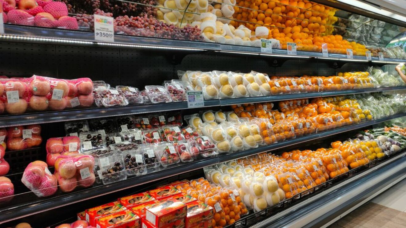 Când românii merg doar ”în vizită” la supermarket! Consumul scade de 6 luni, iar teama de criză schimbă obiceiurile!