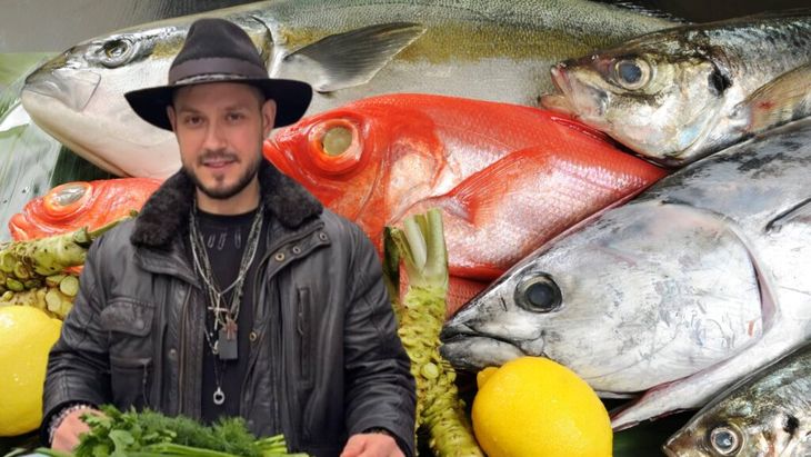 VIDEO Omul care a făcut viral mâncatul peștelui cu mâna: „N-am văzut în viața mea pe cineva să mănânce în halul ăsta de bine pește” / Povestea lui Costin Cuzdrioreanu, de la Victorița Pescărița: „M-am înfipt în calcanul ăla, cu mămăligă și mujdei”
