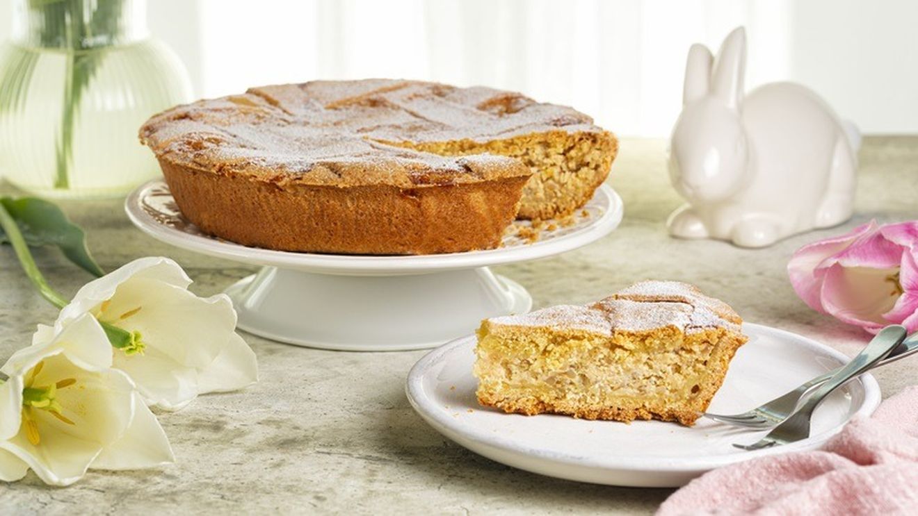 Pastiera napoletană, un desert de Paște cu rădăcini foarte vechi care s-a răspândit în toată Italia. Amintește de pască, fiind vorba de un aluat cu o umplutură de ricotta și grâu ca de colivă